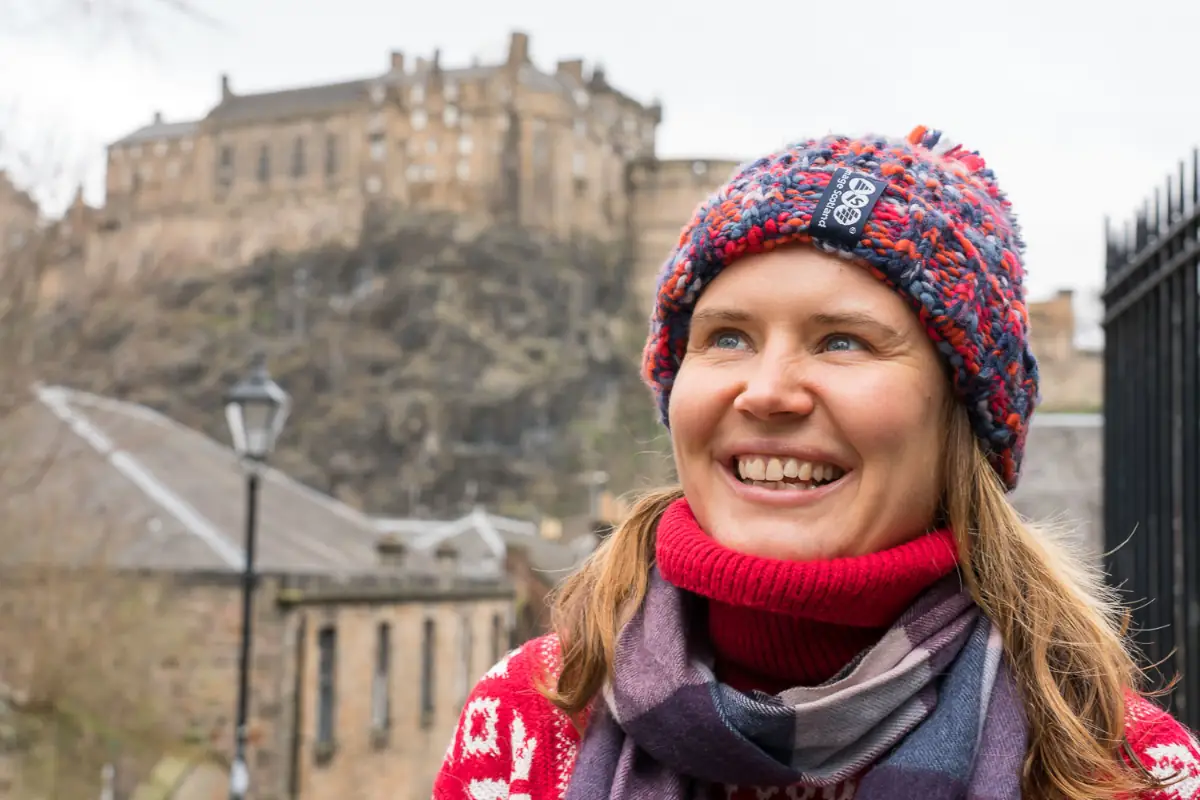 Anastassia, guide francophone à Édimbourg, visite hantée et histoires de la vieille ville en français